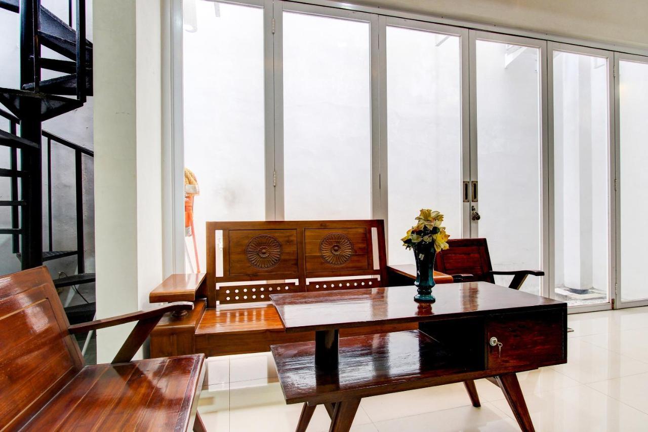 Oyo 92479 Pasadena House Hotel Krapyak Bagian luar foto