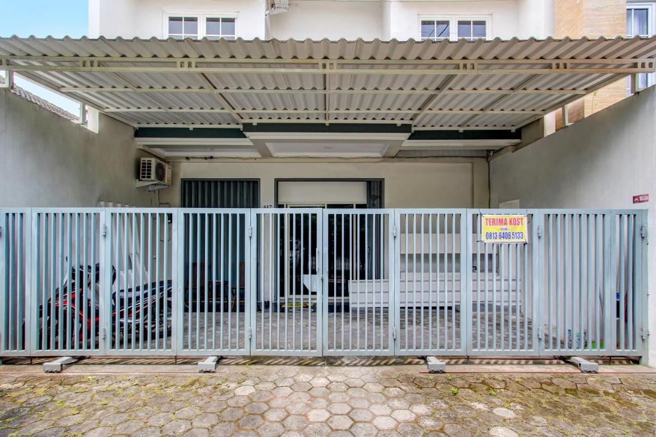 Oyo 92479 Pasadena House Hotel Krapyak Bagian luar foto