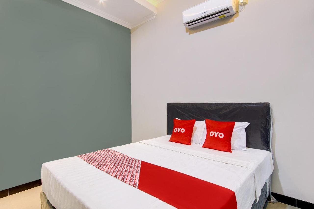 Oyo 92479 Pasadena House Hotel Semarang Bagian luar foto