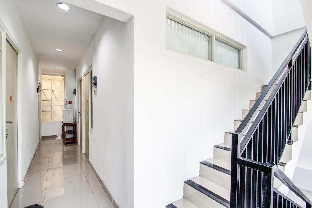 Oyo 92479 Pasadena House Hotel Krapyak Bagian luar foto